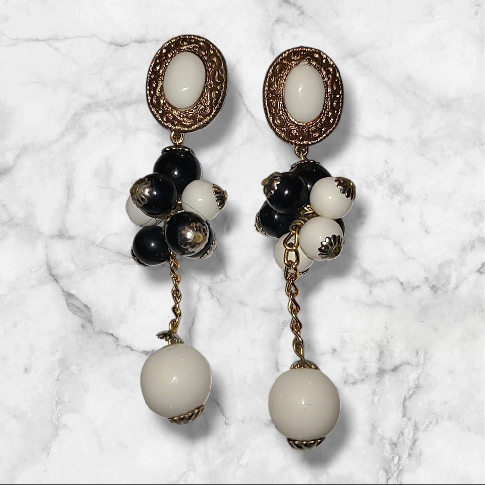 Vintage Gold Tone Black & White‎ Bead Cluster Drop Dangle Clip-on Earrings